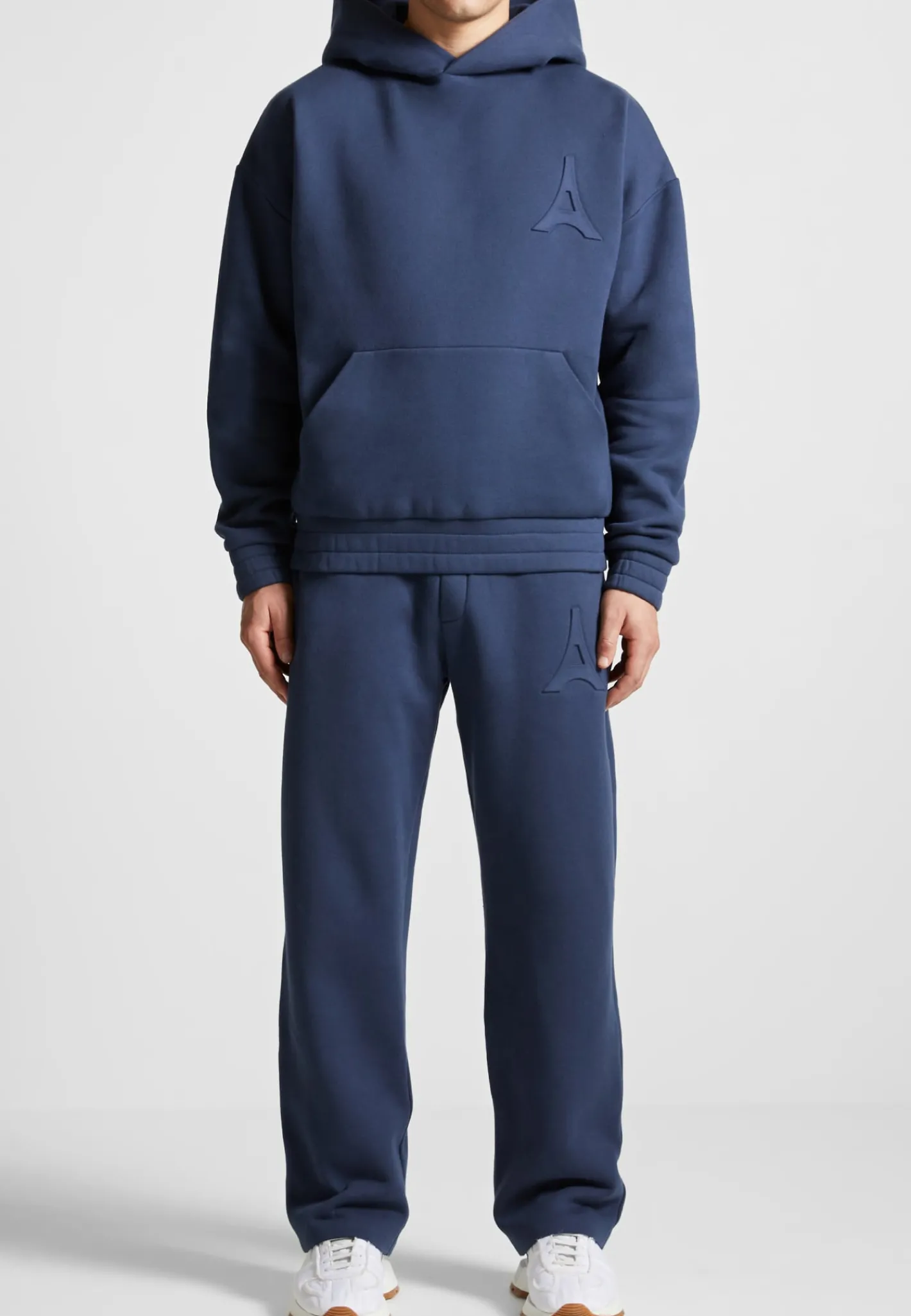 Éternel 420GSM Eiffel Embossed Joggers - Airforce Blue^Manière De Voir Online